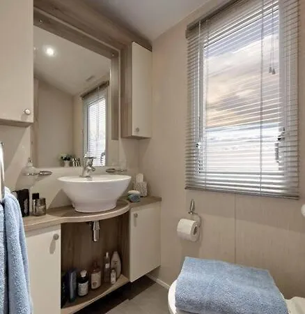 펜션 Lagooncombe, Modern And Cosy