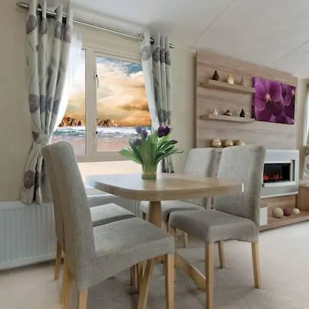 펜션 Lagooncombe, Modern And Cosy 밀롬