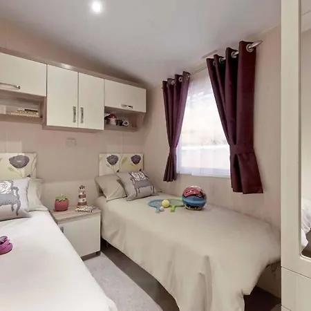펜션 Lagooncombe, Modern And Cosy 밀롬